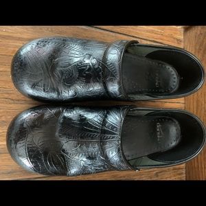 Dansko black leather clogs size 41 / us 9.5